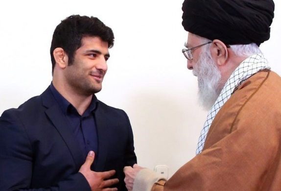 رهبر انقلاب در دیدار با علیرضا کریمی: عزت‌آفرینی کردید و برای یک هدف بزرگ از حق خود گذشتید